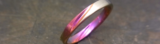 ジルコニウムの指輪　発色ピンク